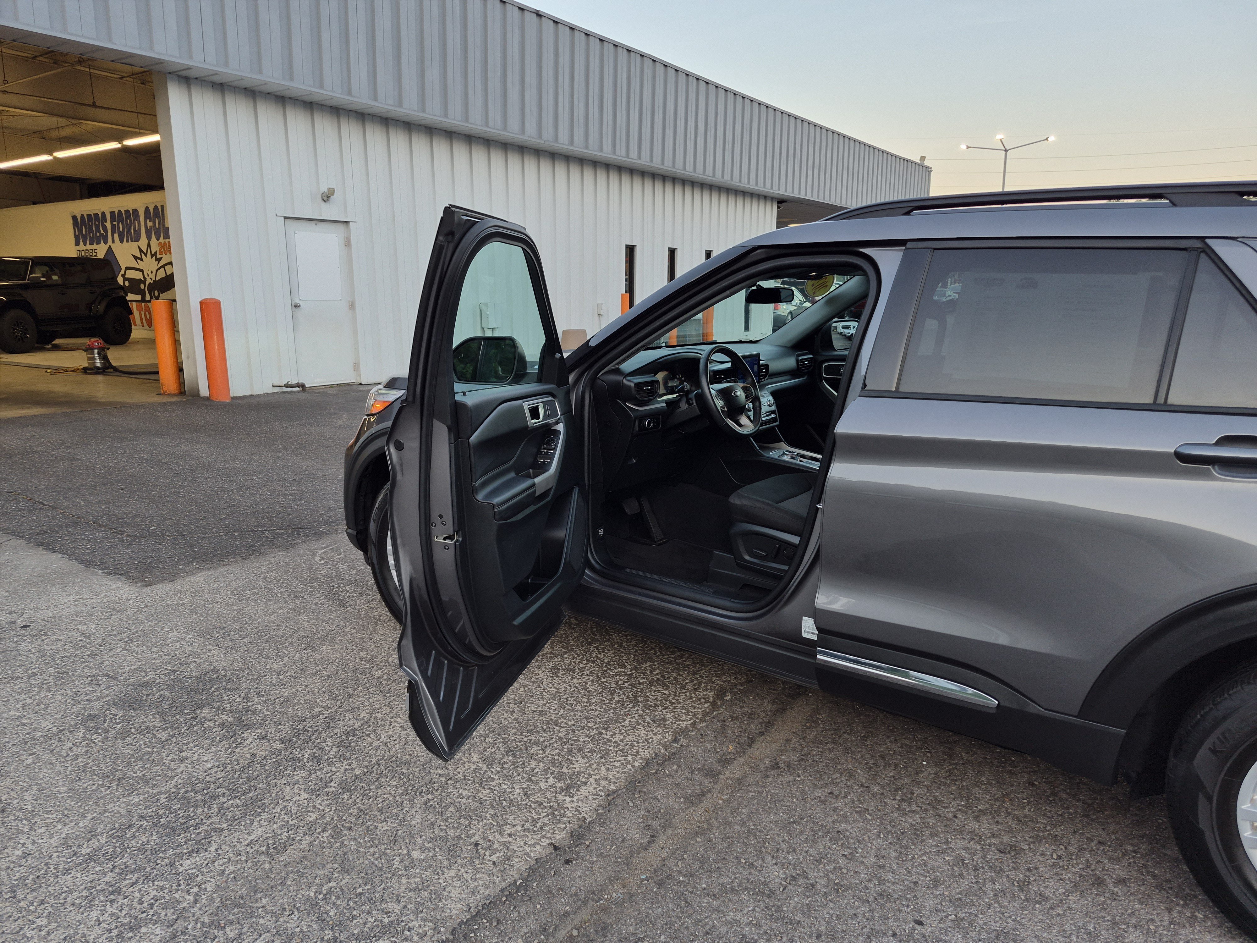 Certified 2024 Ford Explorer XLT RWD image 8