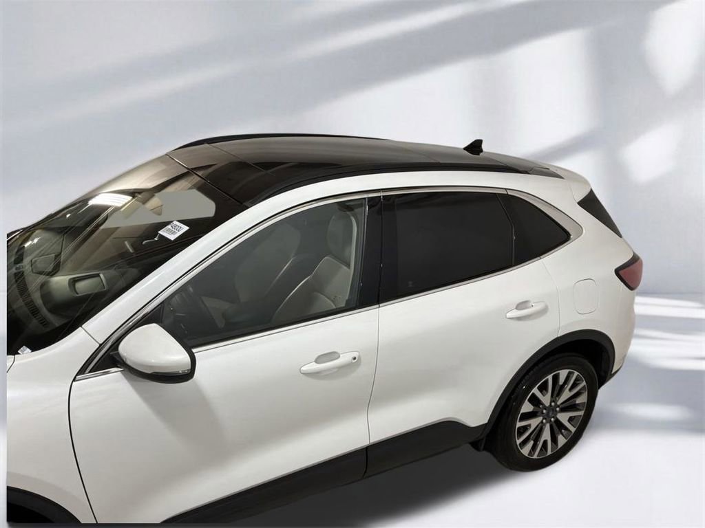 Certified 2020 Ford Escape Titanium AWD/4WD image 23