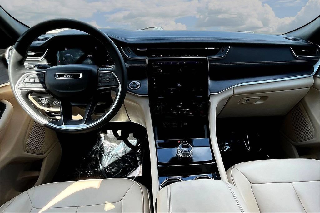 Used 2023 Jeep Grand Cherokee Limited RWD image 9