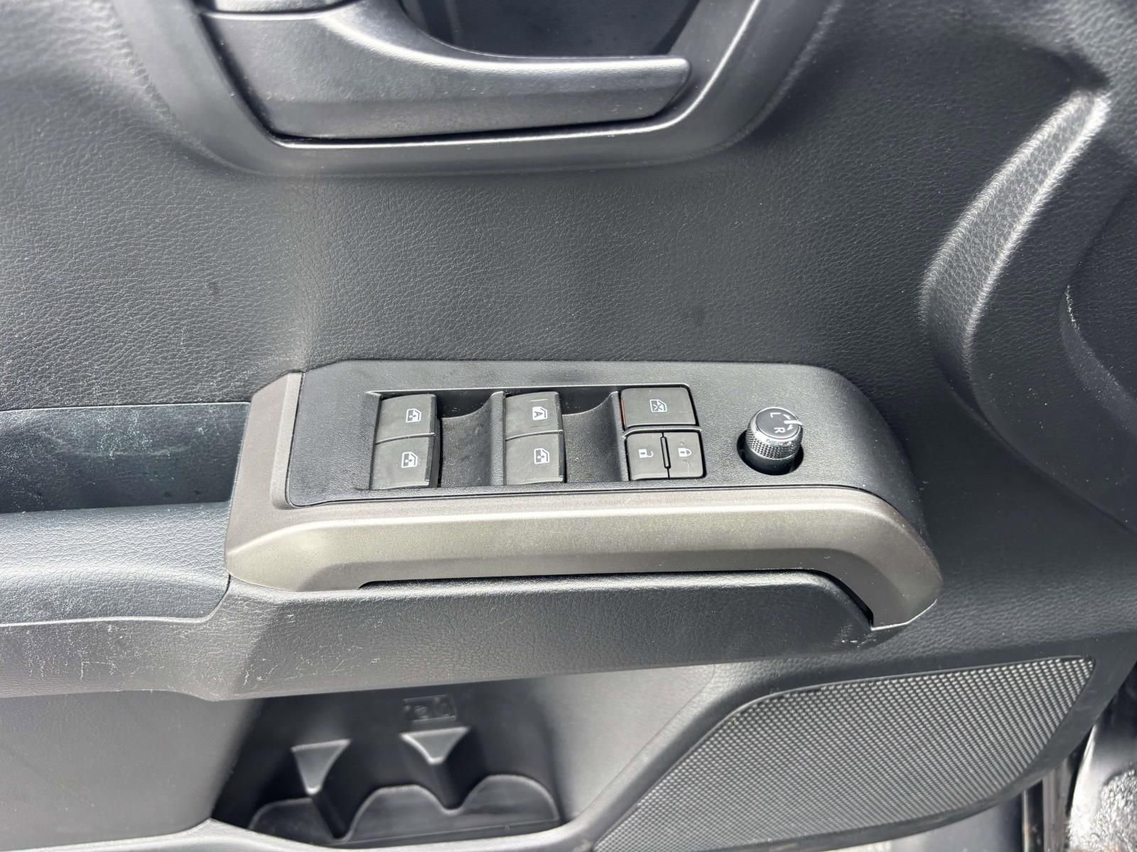 Used 2017 Toyota Tacoma SR5 image 15