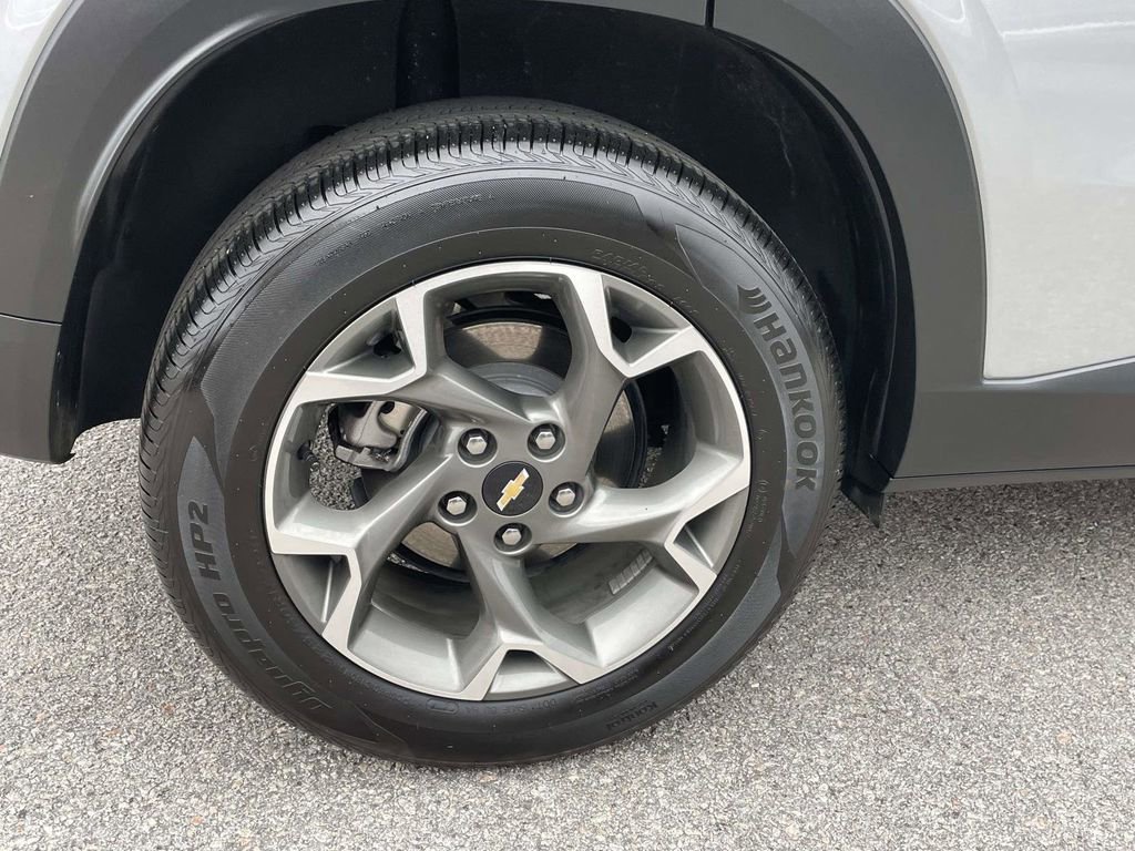 Used 2025 Chevrolet Trax LT image 7