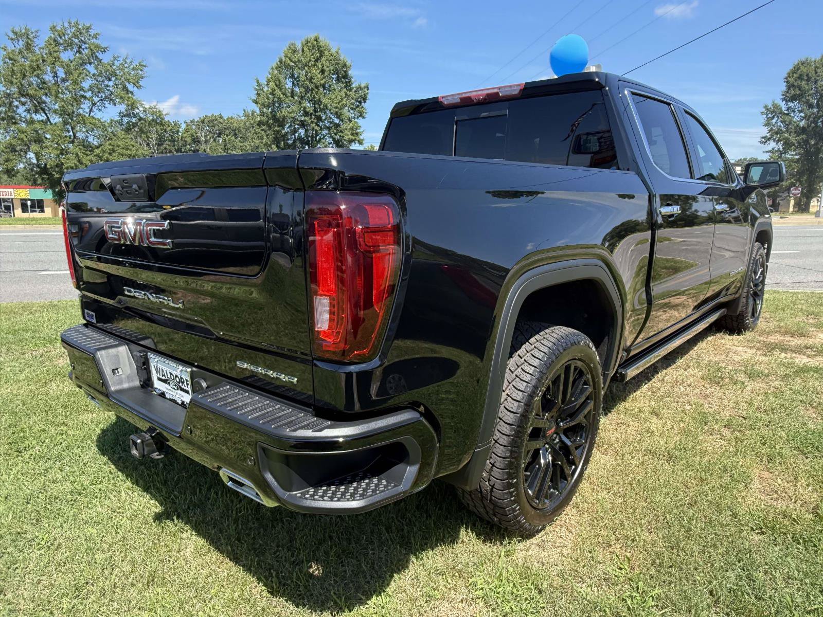 Used 2023 GMC Sierra 1500 Denali w/ Denali Reserve Package AWD/4WD image 2