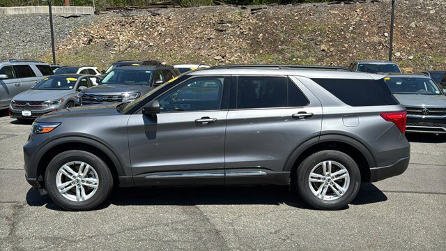 Certified 2022 Ford Explorer XLT w/ Equipment Group 202A AWD/4WD image 2