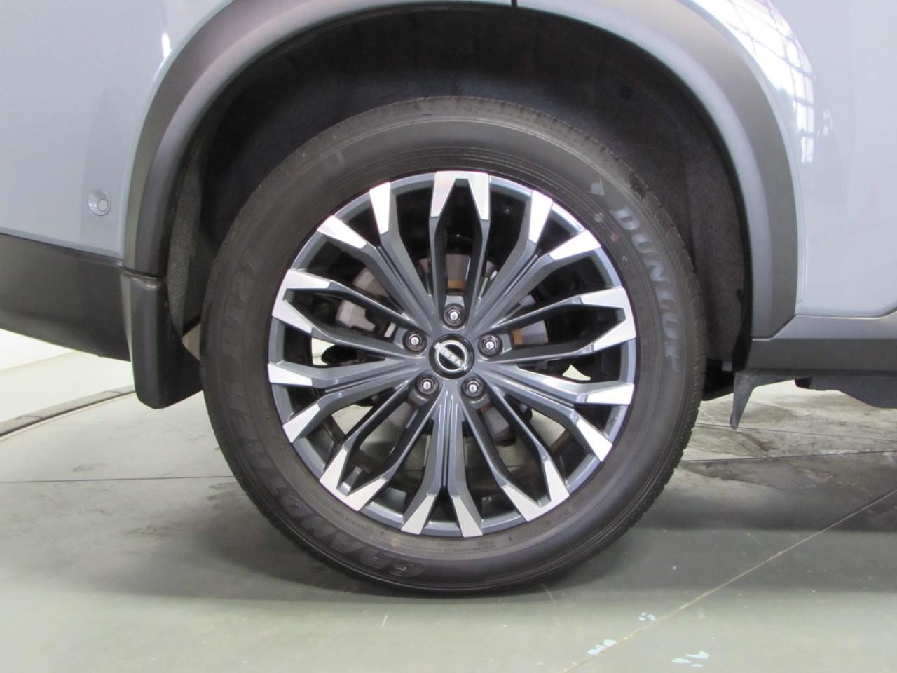 Used 2025 Nissan Rogue SL w/ Tech Package AWD/4WD image 9