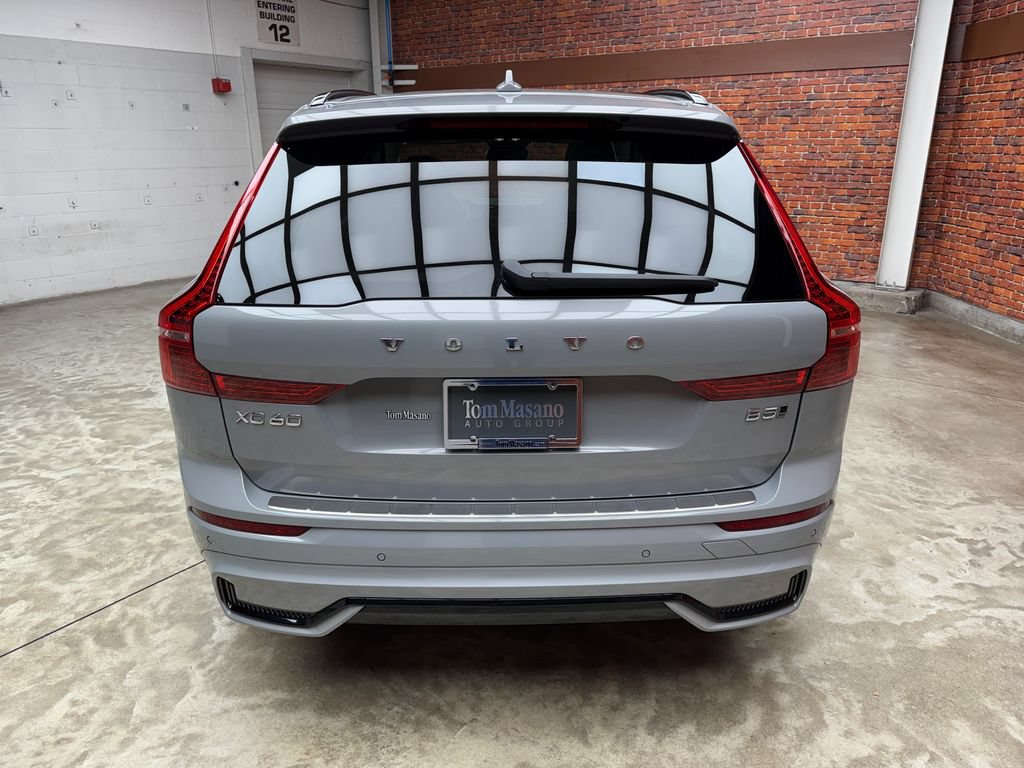 Used 2024 Volvo XC60 B5 Plus w/ Protection Package Premier AWD/4WD image 4