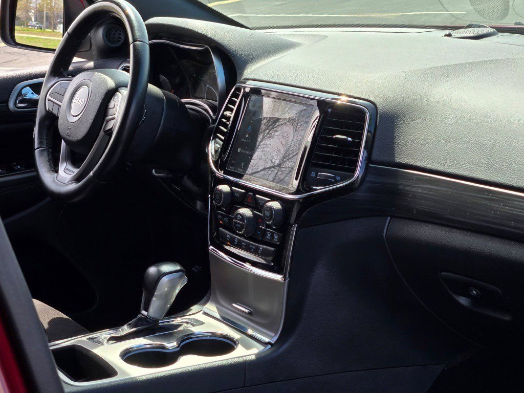 Used 2019 Jeep Grand Cherokee Altitude AWD/4WD image 9