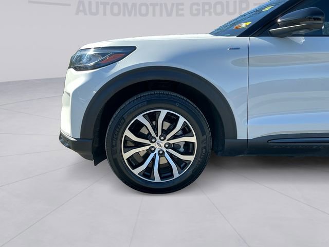 Certified 2025 Ford Explorer ST-Line image 3