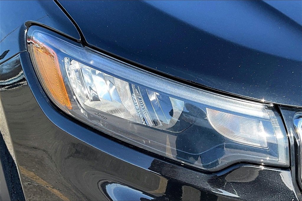 Used 2023 Jeep Compass Limited image 29