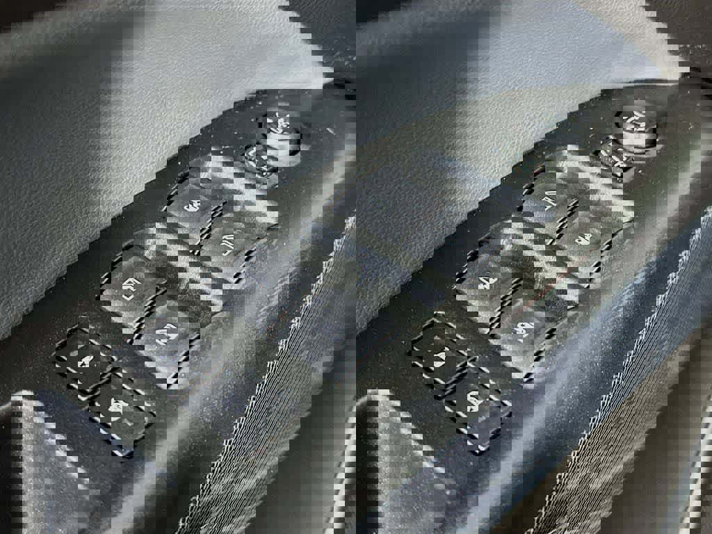 Used 2021 Chevrolet Colorado Z71 w/ Z71 Midnight Edition image 28