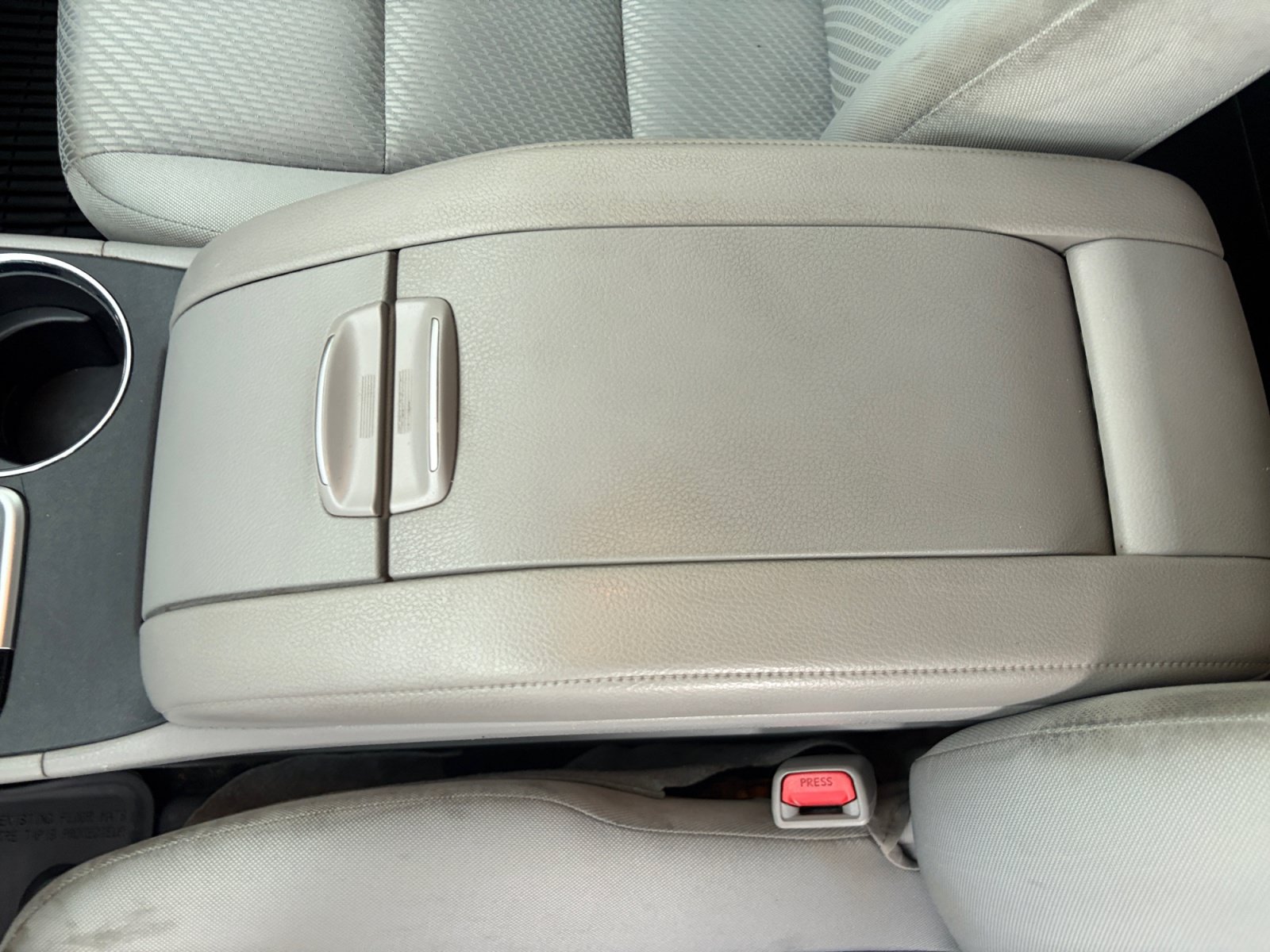 Used 2019 Toyota Highlander LE AWD/4WD image 23