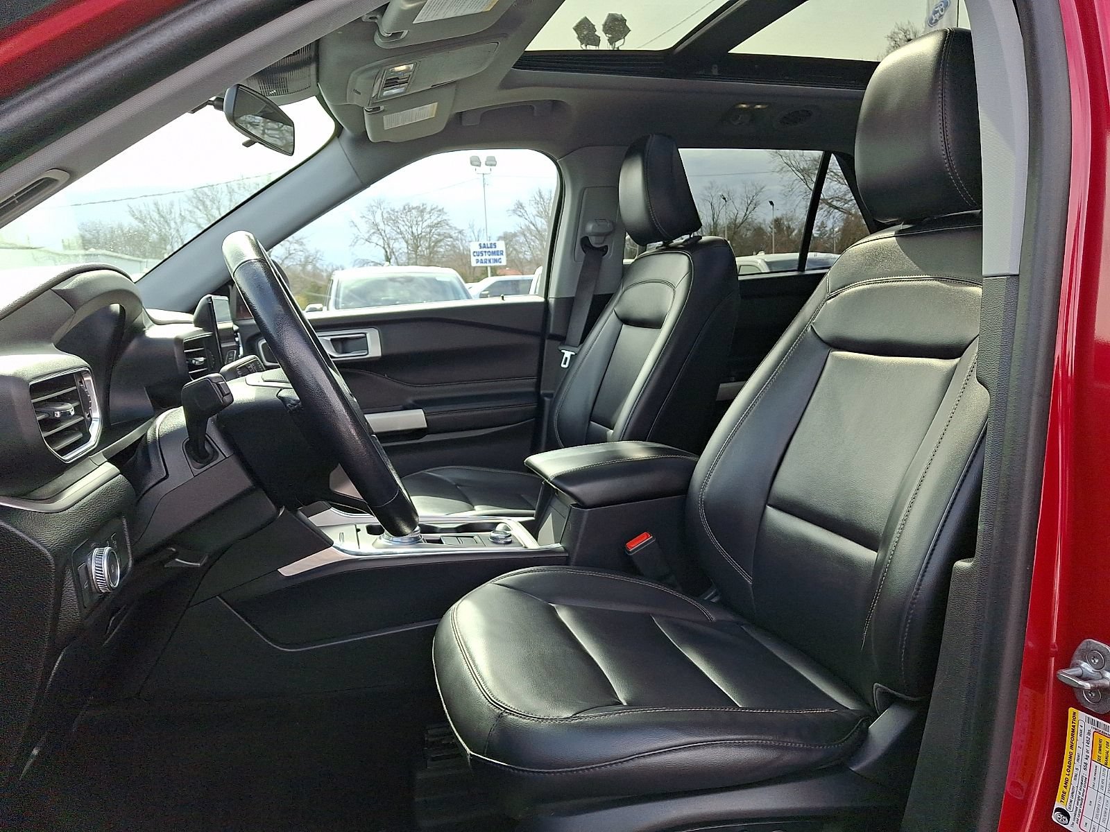 Certified 2022 Ford Explorer XLT w/ Equipment Group 202A AWD/4WD image 13
