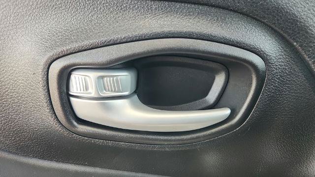 Used 2023 Jeep Renegade Latitude AWD/4WD image 21