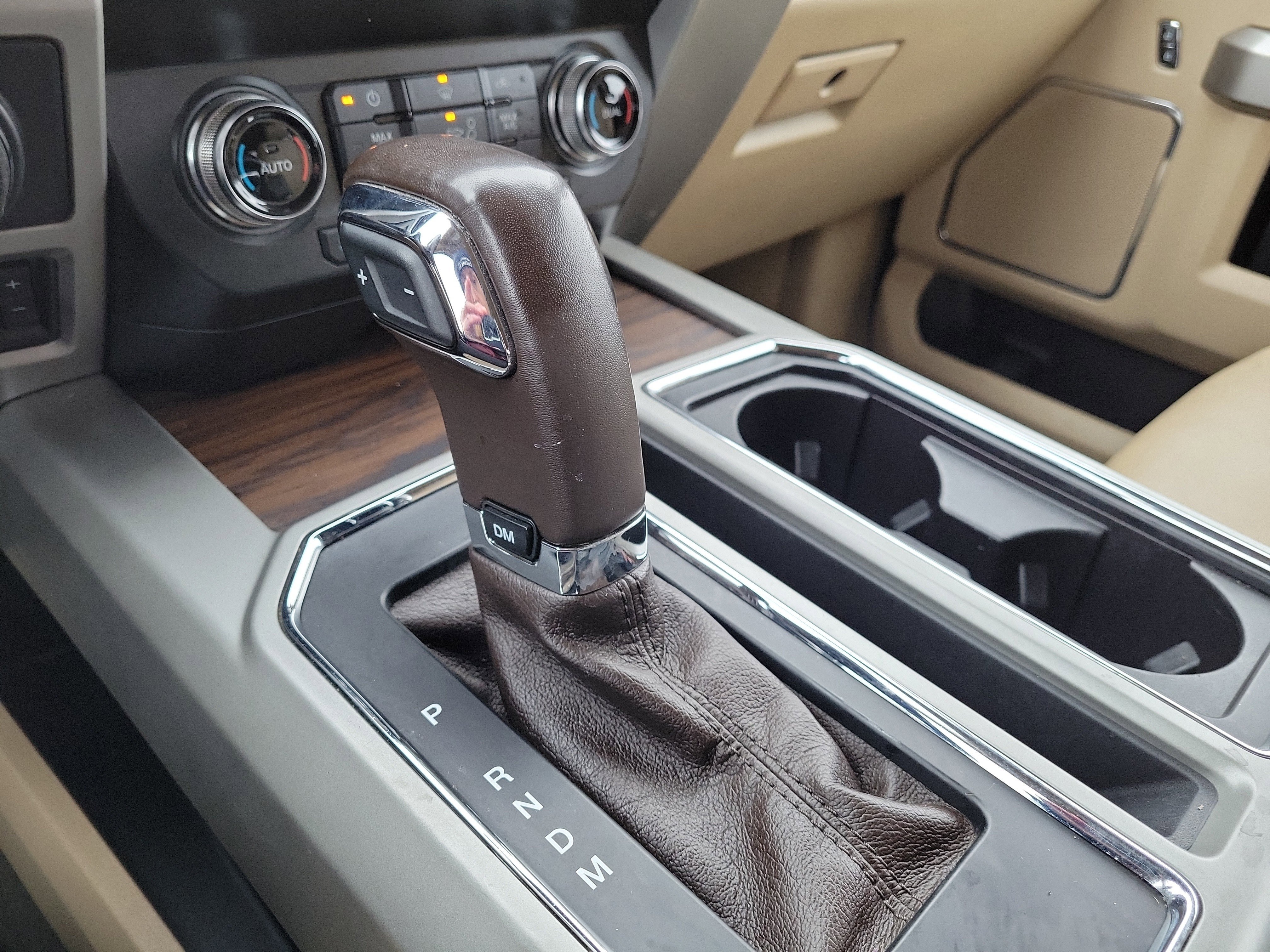 Certified 2020 Ford F150 Lariat w/ Equipment Group 502A Luxury image 31