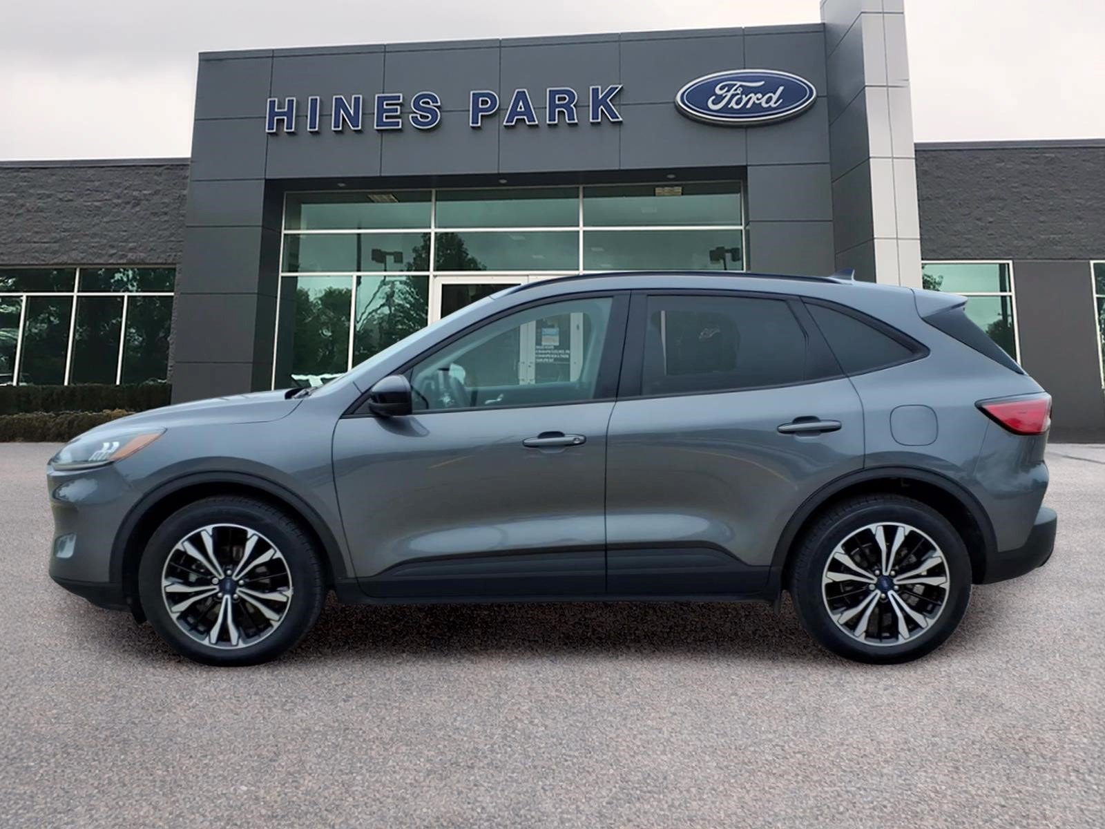 Certified 2021 Ford Escape SEL w/ SEL Stealth AWD Package image 4