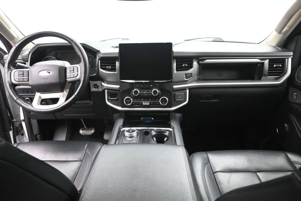 Certified 2024 Ford Expedition XLT RWD image 16