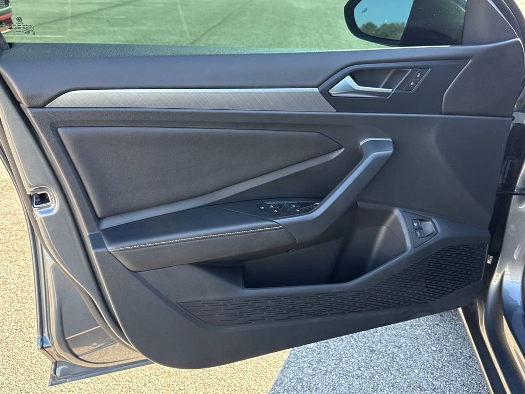 Used 2024 Volkswagen Jetta SE w/ Panoramic Sunroof Package image 11
