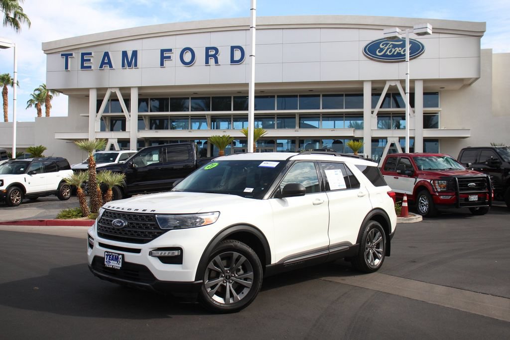 Certified 2021 Ford Explorer XLT w/ Equipment Group 202A AWD/4WD image 2