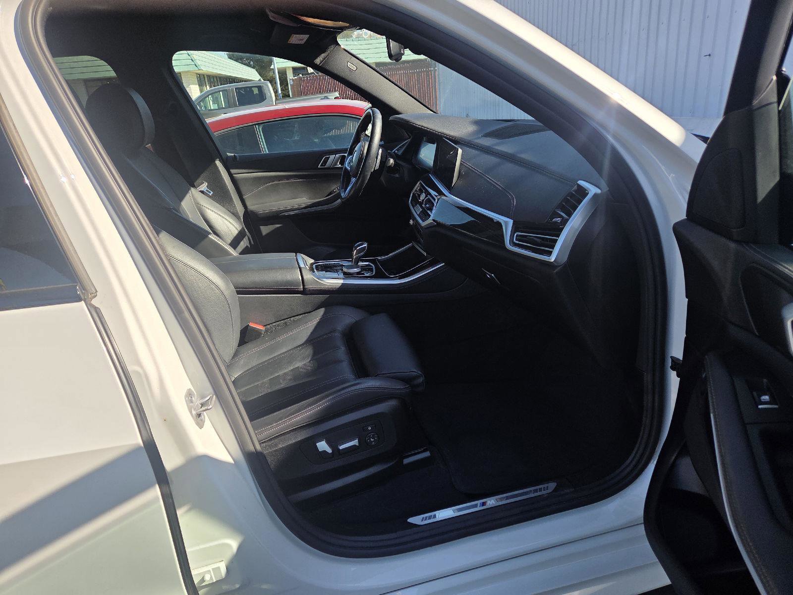 Used 2021 BMW X5 xDrive40i w/ M Sport Package image 8