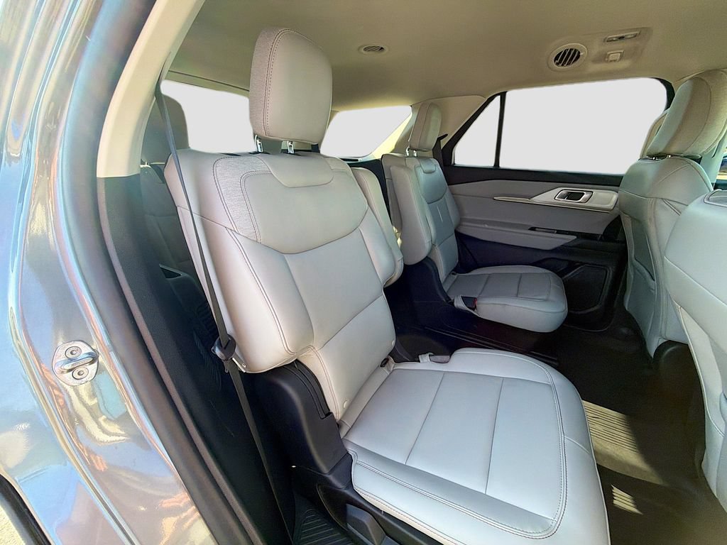 Certified 2025 Ford Explorer Active w/ Active Comfort Package AWD/4WD image 29