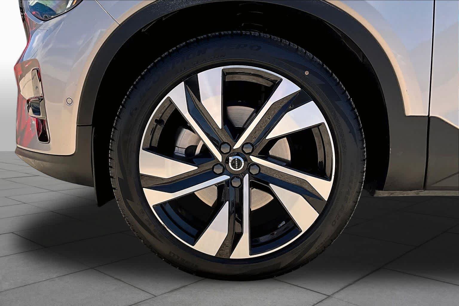 Used 2023 Volvo XC40 B5 Ultimate w/ Climate Package AWD/4WD image 11