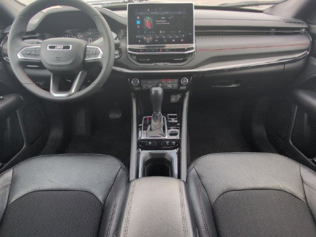 Used 2025 Jeep Compass Trailhawk AWD/4WD image 16