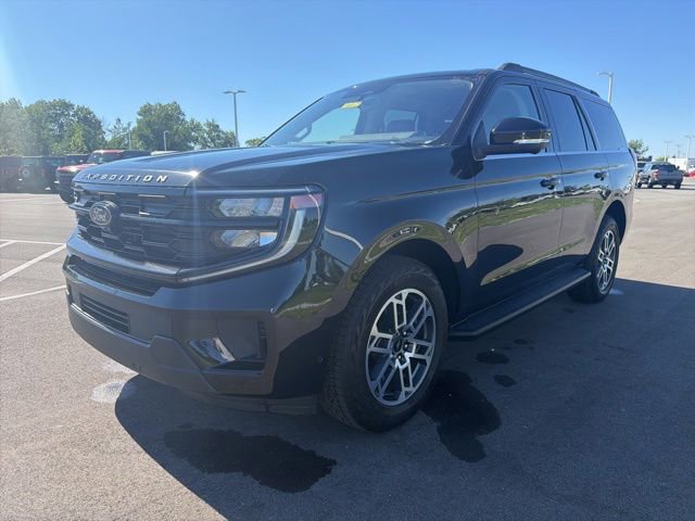 Certified 2025 Ford Expedition Active AWD/4WD image 2