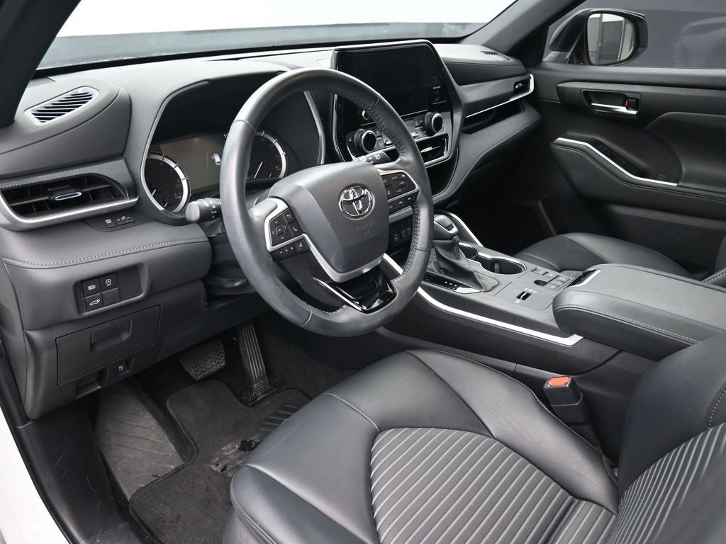 Used 2023 Toyota Highlander L image 23