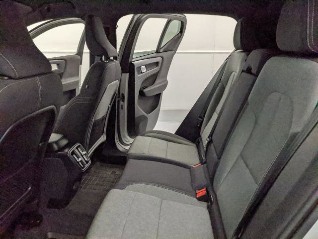 Used 2024 Volvo XC40 B5 Core image 16