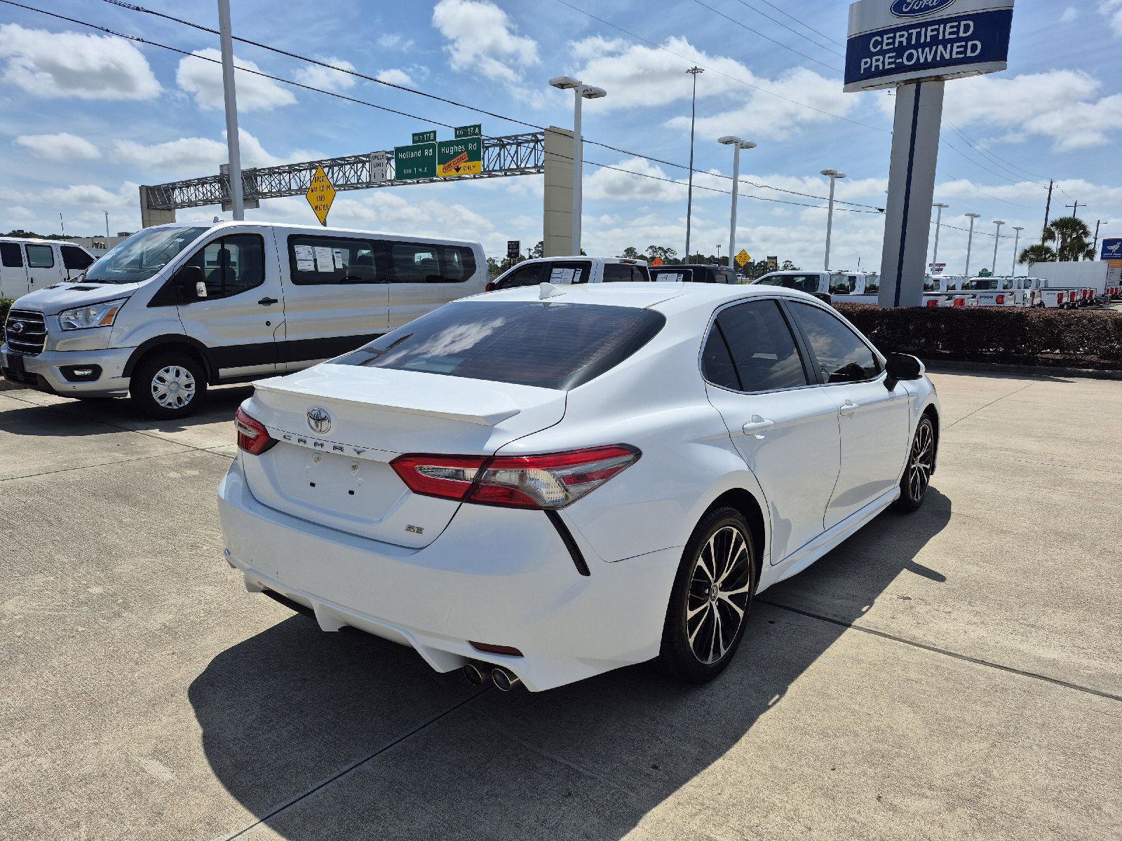 Used 2019 Toyota Camry SE FWD image 11