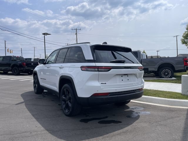 Used 2023 Jeep Grand Cherokee Altitude AWD/4WD image 3
