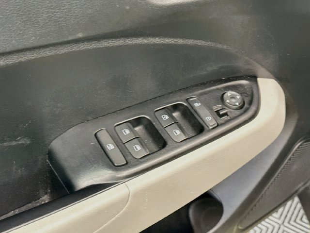 Used 2022 Hyundai Venue SEL FWD image 17