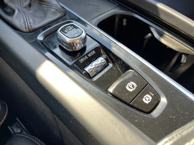 Used 2021 Volvo V60 T5 Cross Country image 24