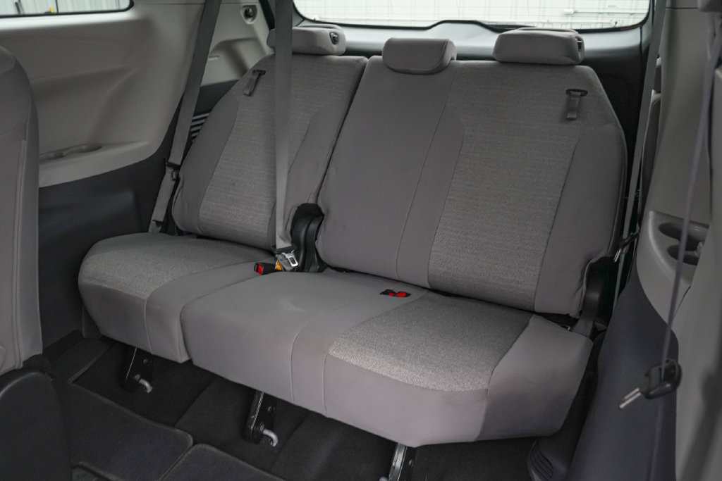 Used 2023 Toyota Sienna LE FWD image 19