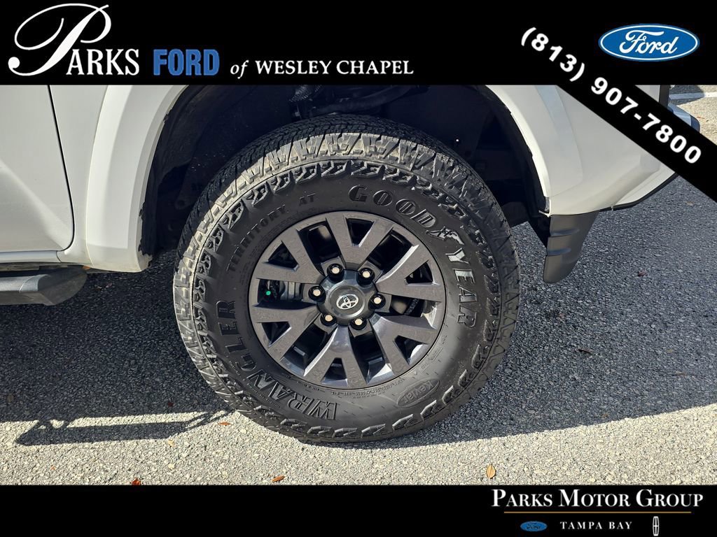 Used 2023 Toyota Tacoma SR5 w/ Technology Package image 31