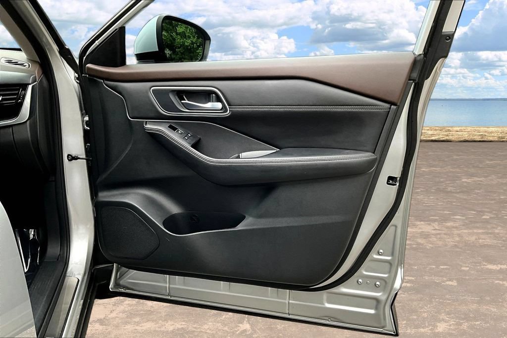Used 2021 Nissan Rogue Platinum FWD image 30