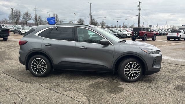 Certified 2024 Ford Escape SE w/ PHEV Premium Package image 6