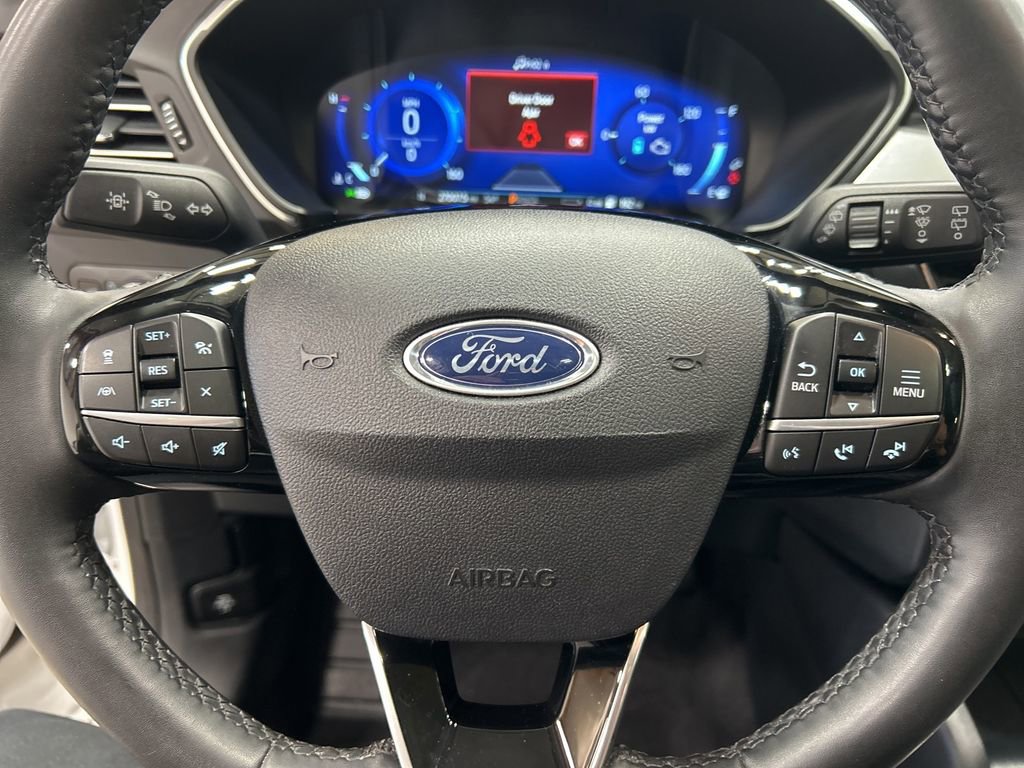 Certified 2022 Ford Escape Titanium image 17