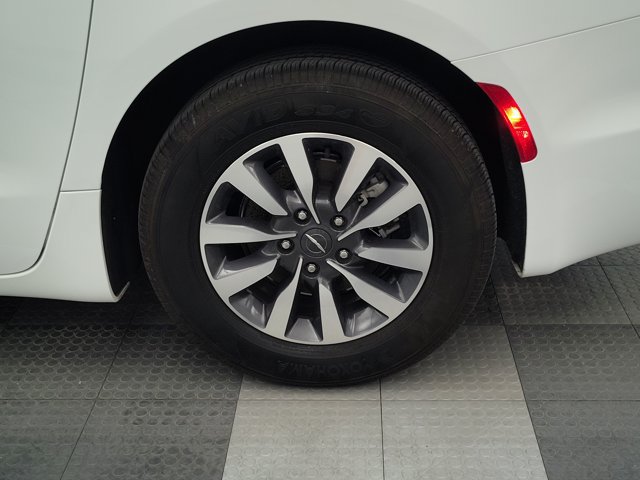 Used 2024 Chrysler Pacifica Limited FWD image 15
