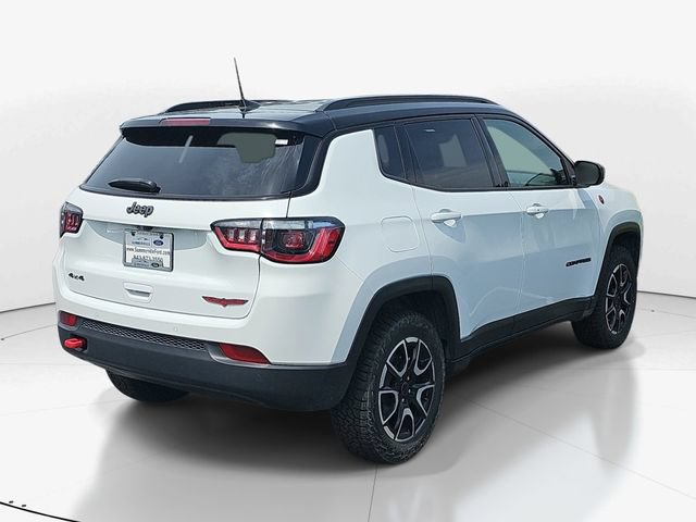 Used 2025 Jeep Compass Trailhawk AWD/4WD video 3
