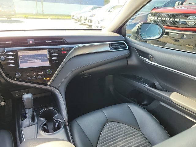 Used 2018 Toyota Camry SE FWD image 19