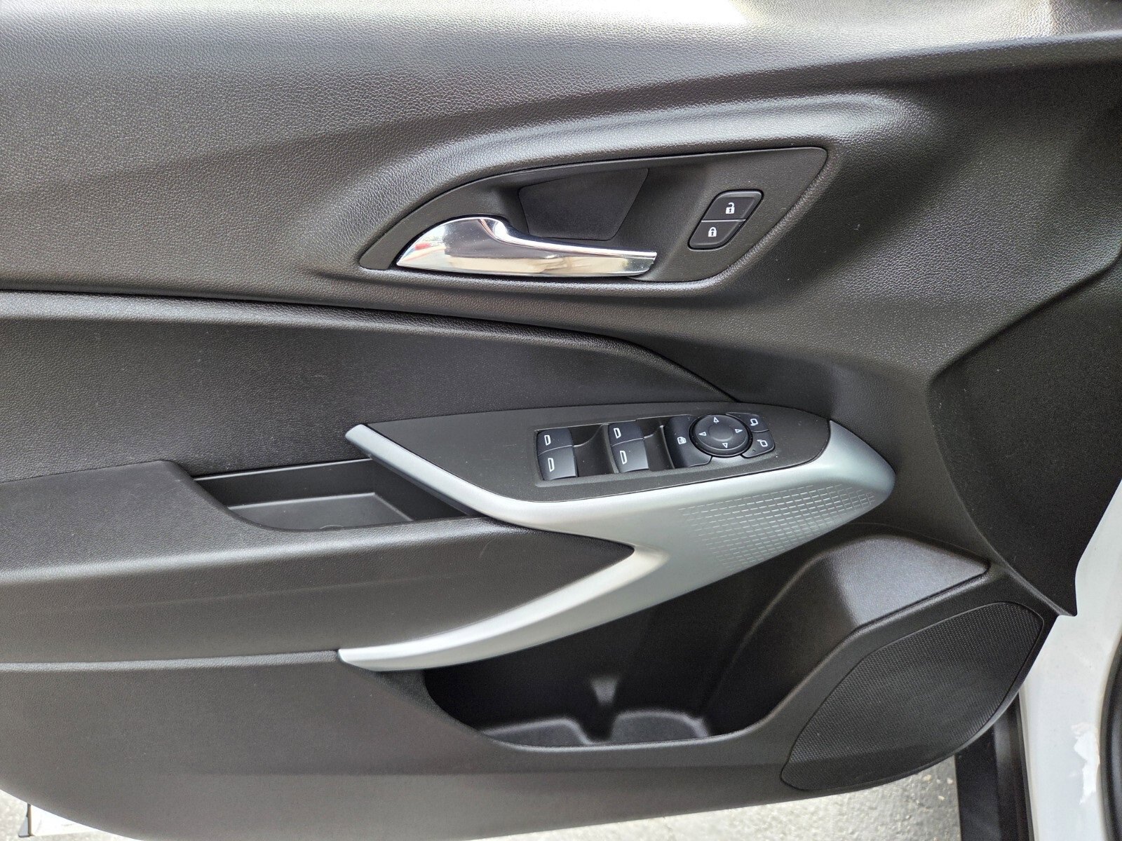 Used 2024 Chevrolet Trax RS w/ Sunroof Package image 18