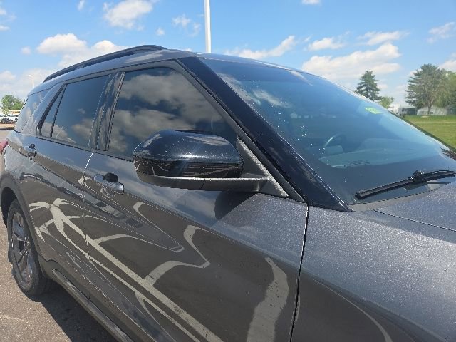 Certified 2022 Ford Explorer XLT w/ Equipment Group 202A RWD image 5