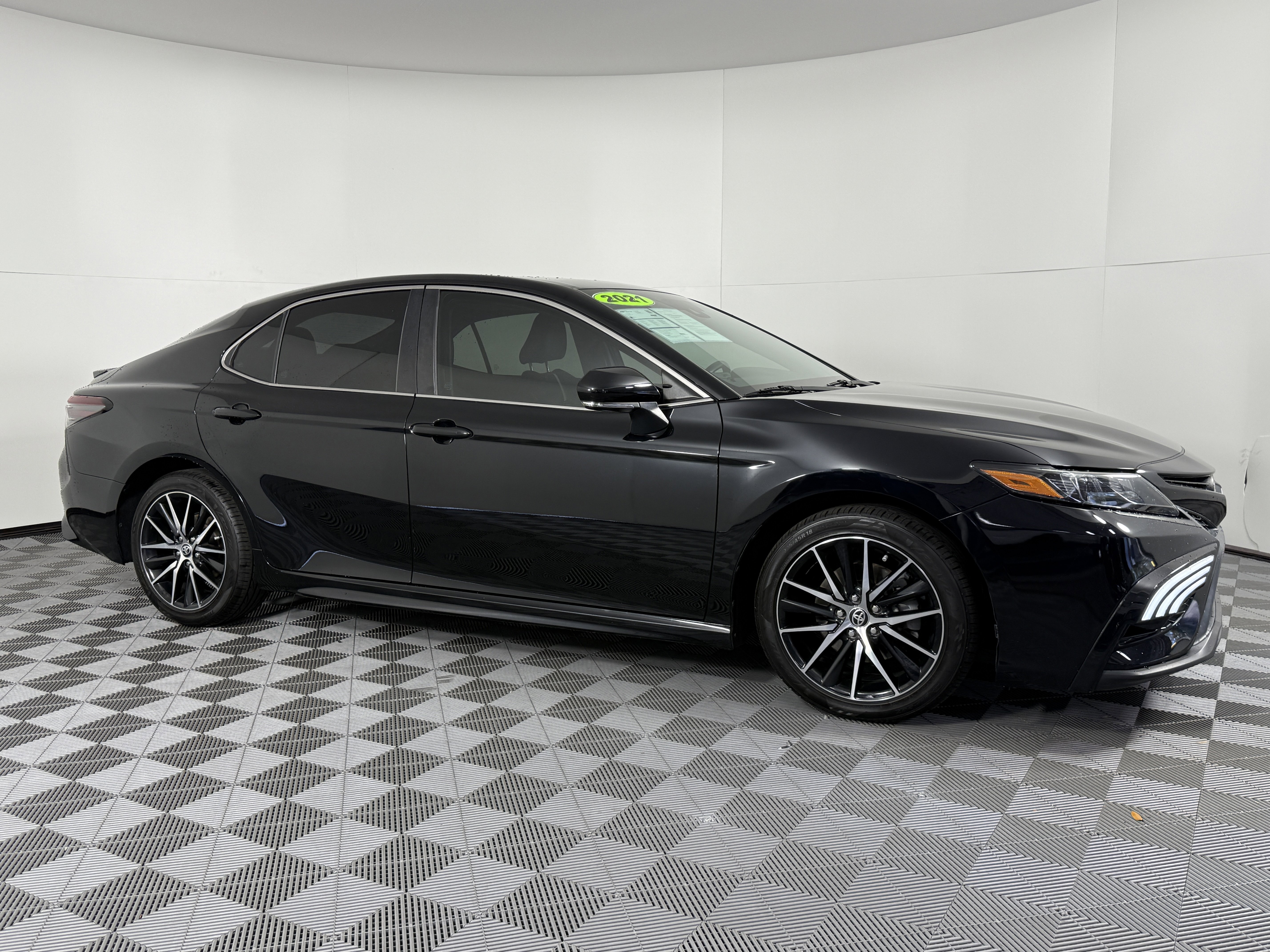 Used 2021 Toyota Camry SE w/ Convenience Package