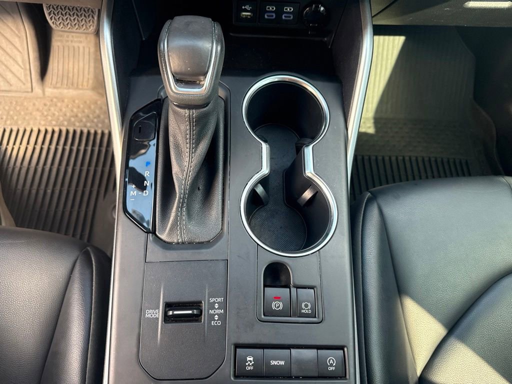 Used 2022 Toyota Highlander XLE FWD image 27