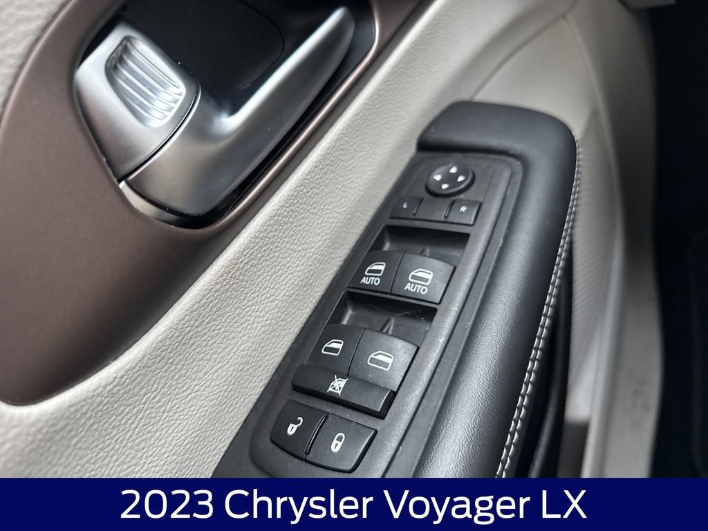 Used 2023 Chrysler Voyager LX image 27