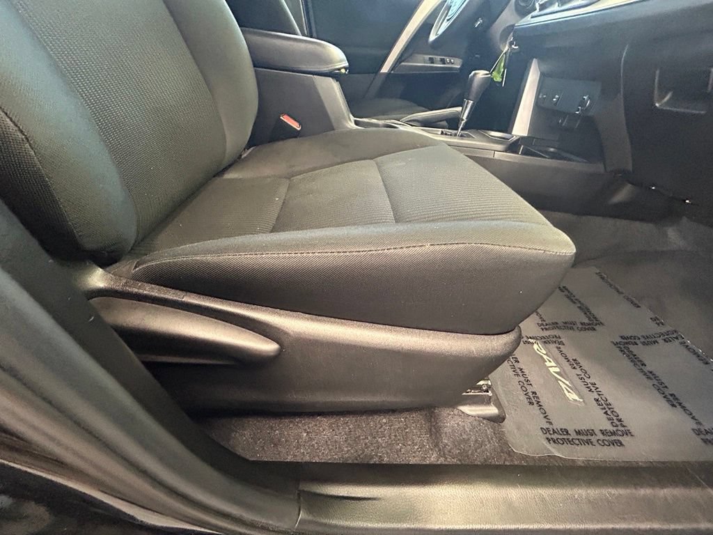 Used 2018 Toyota RAV4 LE FWD image 24