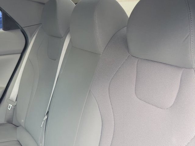 Used 2021 Hyundai Elantra SE FWD image 13