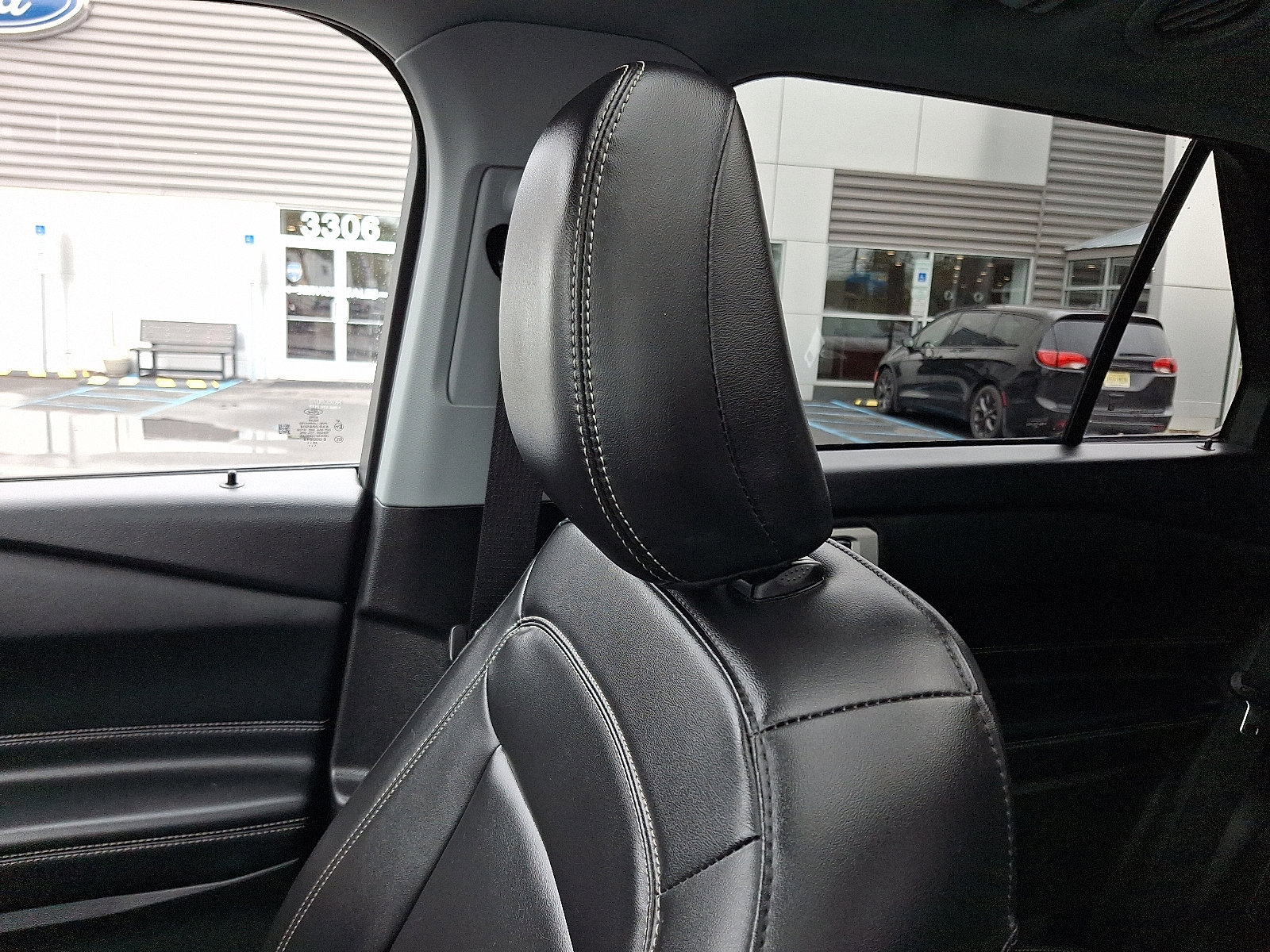 Certified 2022 Ford Explorer XLT w/ Equipment Group 202A image 17