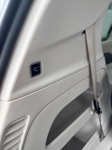 Used 2022 Chrysler Pacifica Touring-L FWD image 5