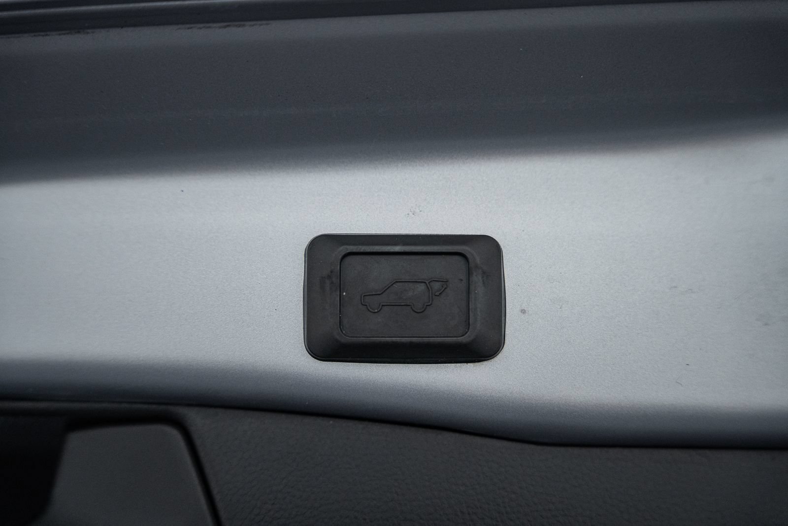 Used 2020 Toyota RAV4 Limited AWD/4WD image 10